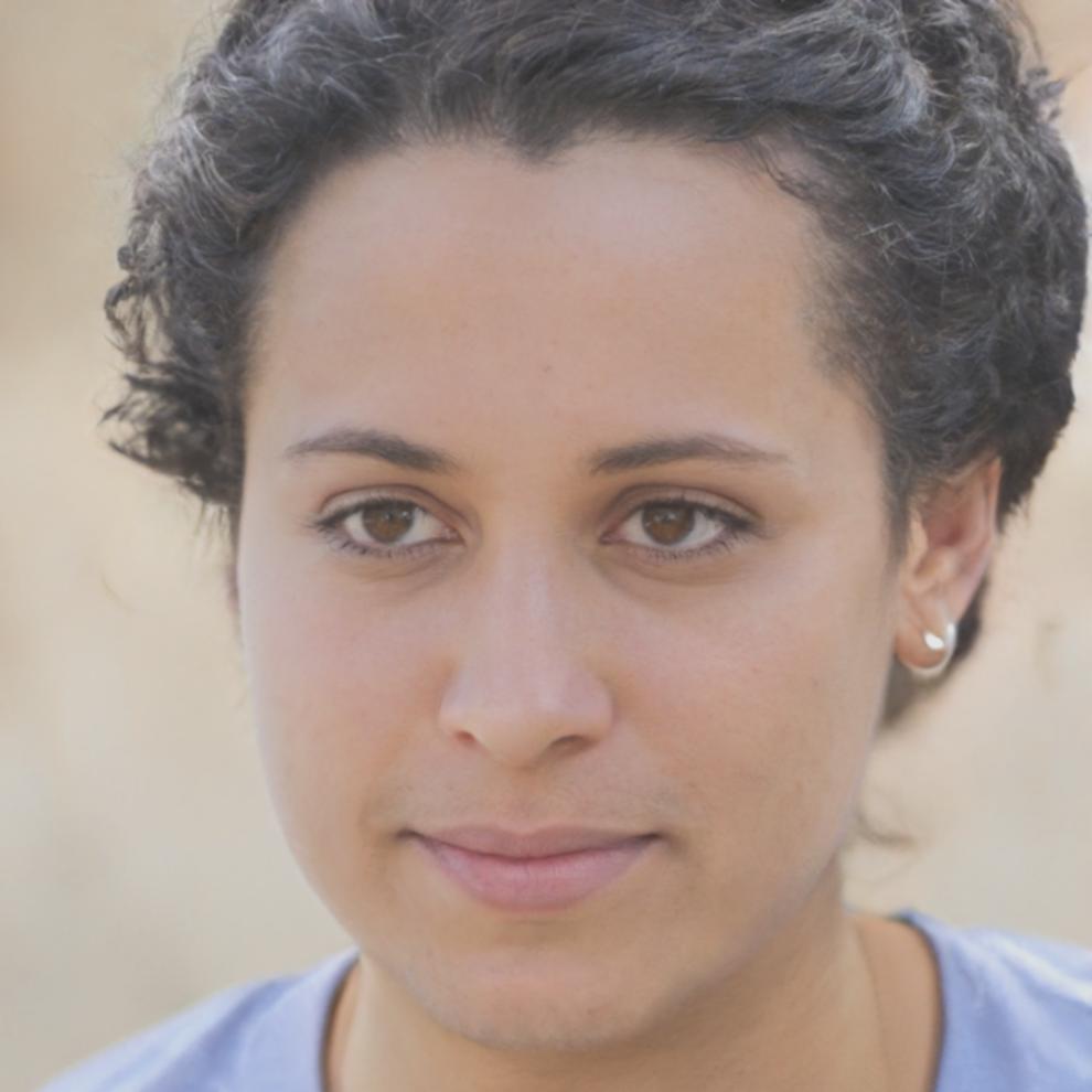 Trainerin Jelena Vuković mit über 12 Jahren Erfahrung in fortgeschrittenen Schneidetechniken